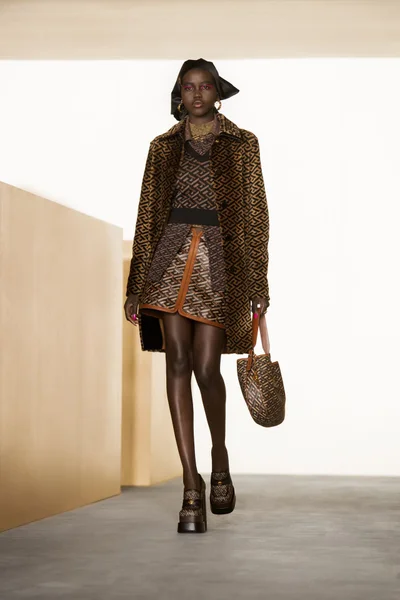 Look 15